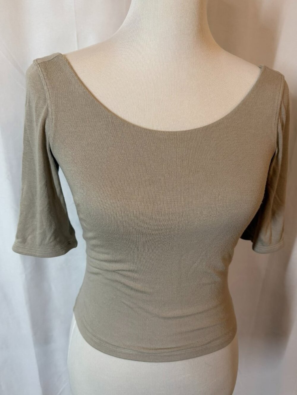LULULEMON Cropped Reversible Ribbed Top - 8